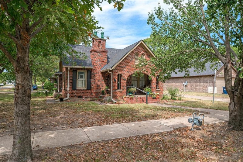 209 S Bond Street, Whitewright TX 75491