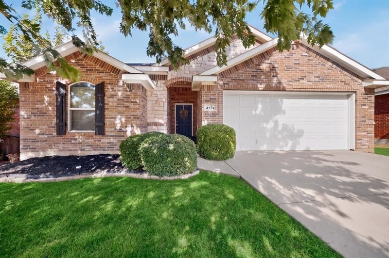 4724 Waterford Drive, Fort Worth TX 76179 - Photo 2