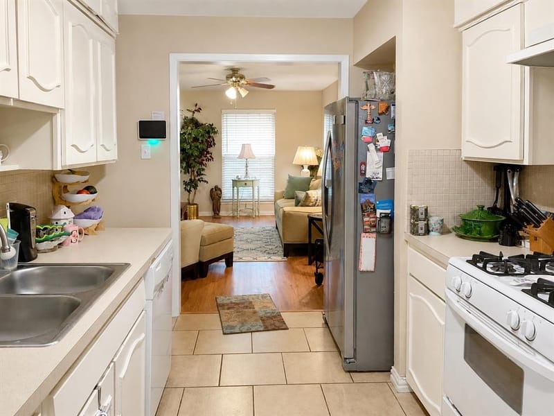 3122 Lark Lane, Irving TX 75062 - Photo 7