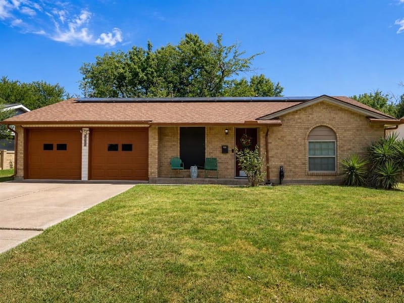 3122 Lark Lane, Irving TX 75062