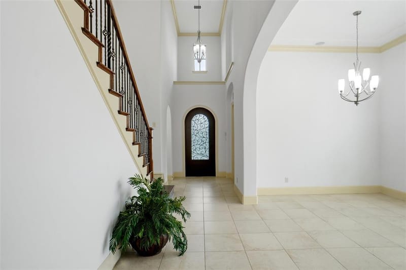 667 Creekway Drive, Irving TX 75039 - Photo 3