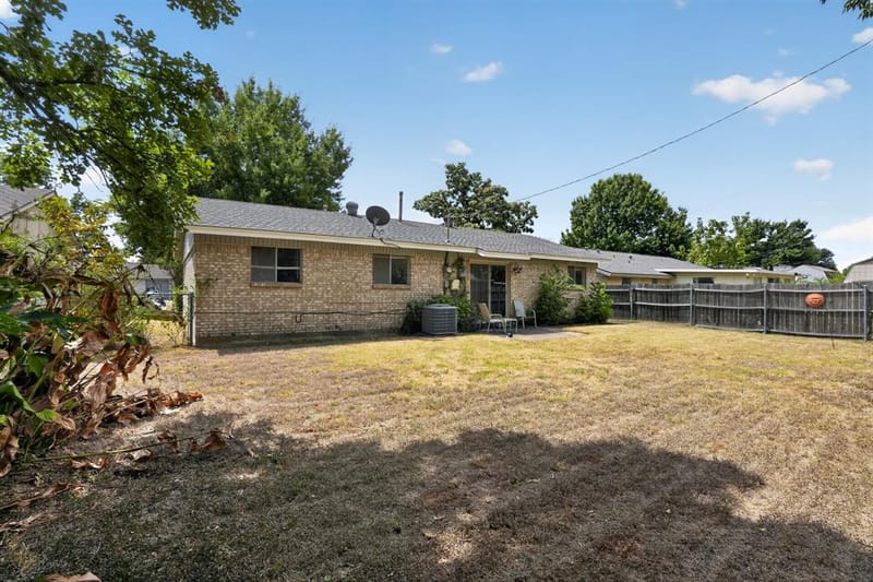 2125 Meadow Glen, Irving TX 75060 - Photo 6