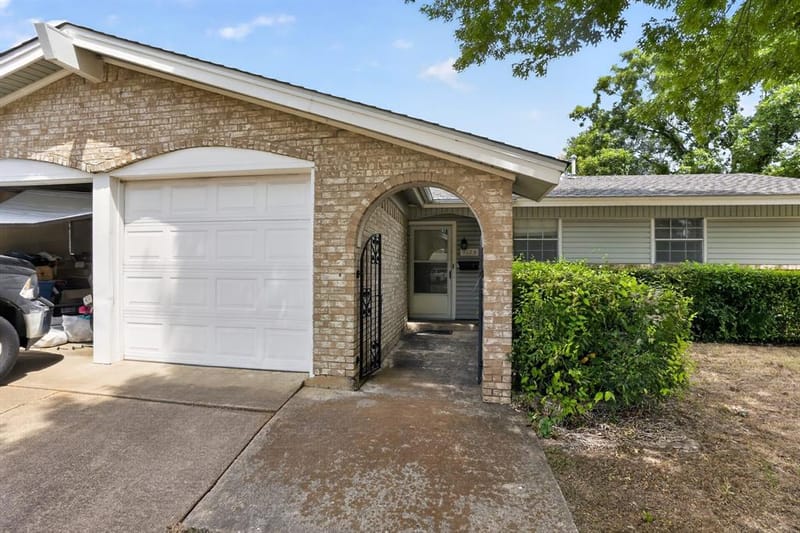 2125 Meadow Glen, Irving TX 75060 - Photo 9