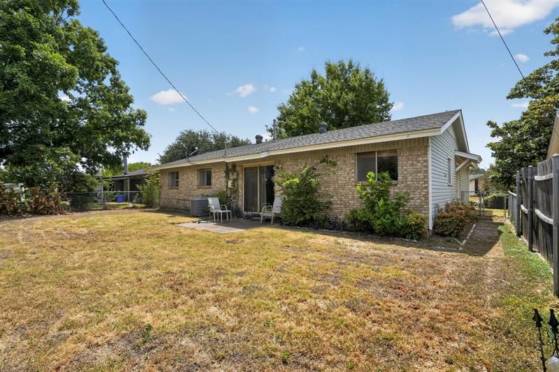 2125 Meadow Glen, Irving TX 75060 - Photo 10