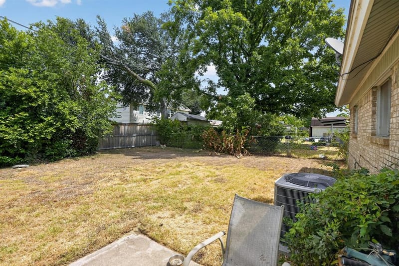 2125 Meadow Glen, Irving TX 75060 - Photo 11