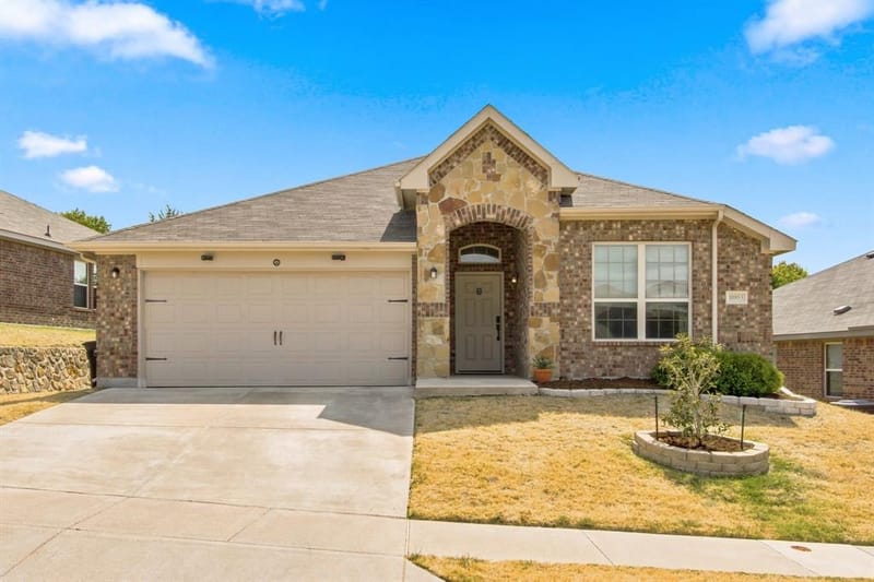 10853 Live Oak Creek Drive, Fort Worth TX 76108