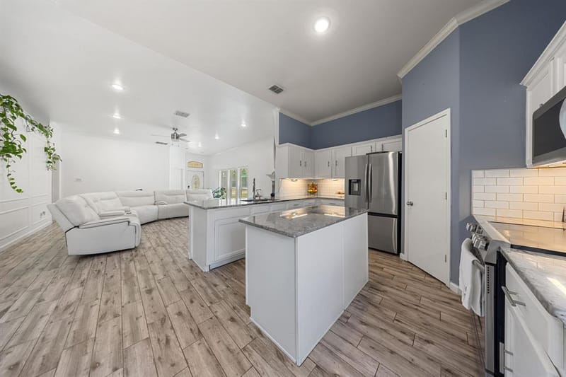 8275 Clarksprings Drive, Dallas TX 75236 - Photo 11