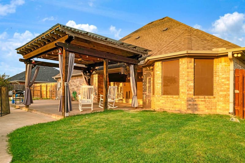 1725 Meadowview Drive, Reno TX 75462 - Photo 17