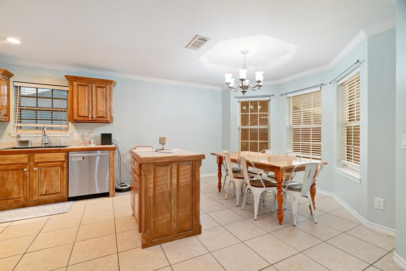1725 Meadowview Drive, Reno TX 75462 - Photo 8
