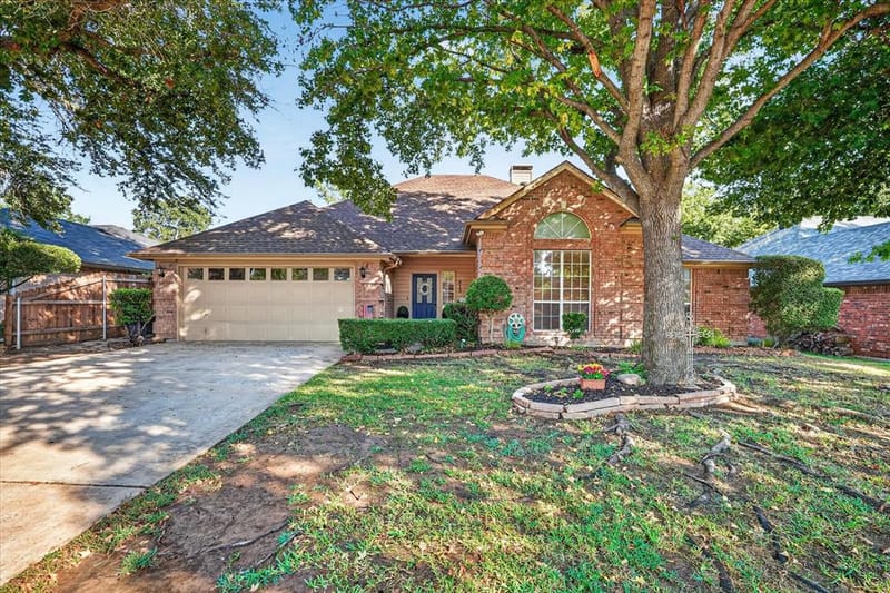 813 Twin Creek Drive, Mansfield TX 76063