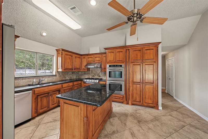 1500 Arrowhead Drive, Pantego TX 76013 - Photo 14