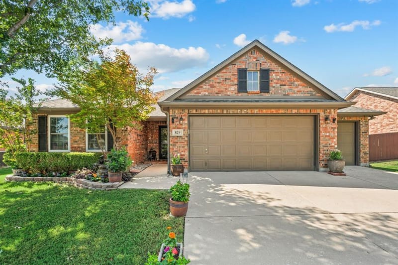 829 Sequoia Way, Saginaw TX 76131