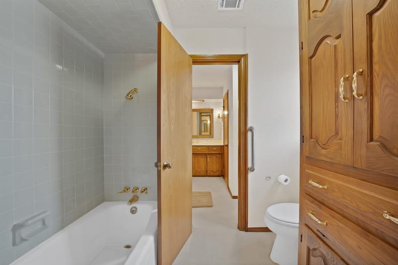 9630 Fallbrook Drive, Dallas TX 75243 - Photo 22
