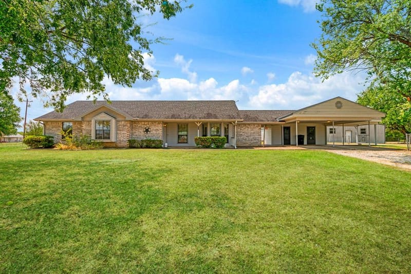 537 Farm Road 2820, Sumner TX 75486