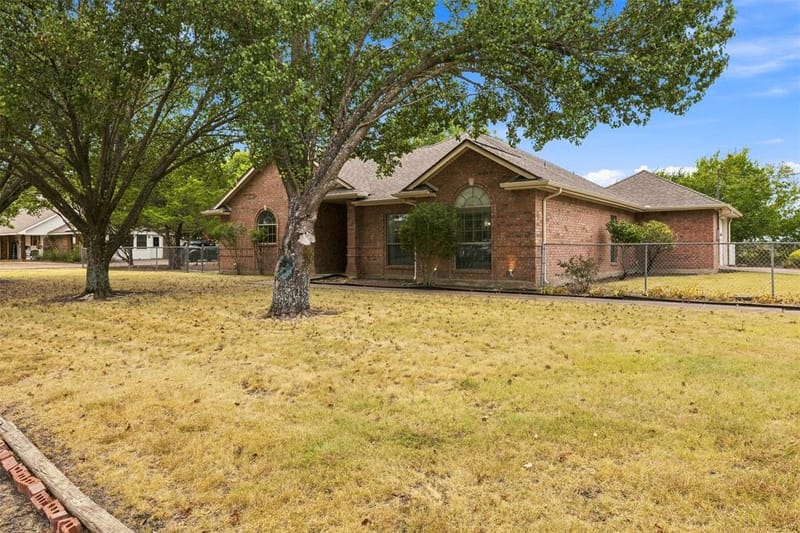 611 Dancer Lane, Lancaster TX 75146