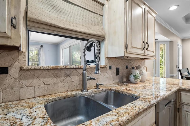 301 Meadow Knoll Drive, Double Oak TX 75077 - Photo 13