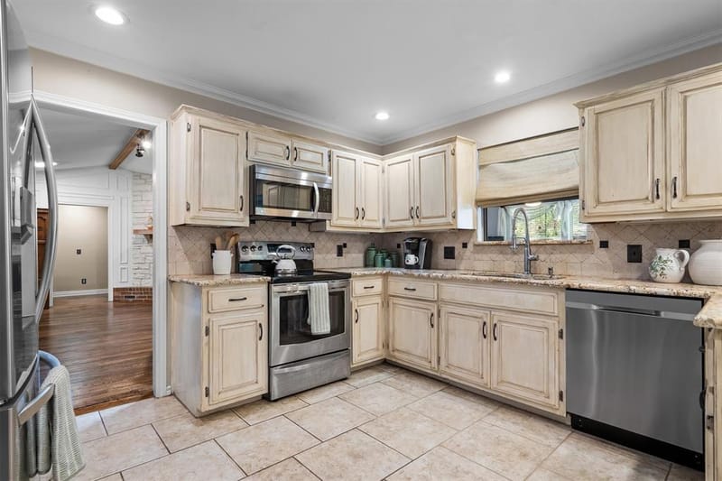301 Meadow Knoll Drive, Double Oak TX 75077 - Photo 12