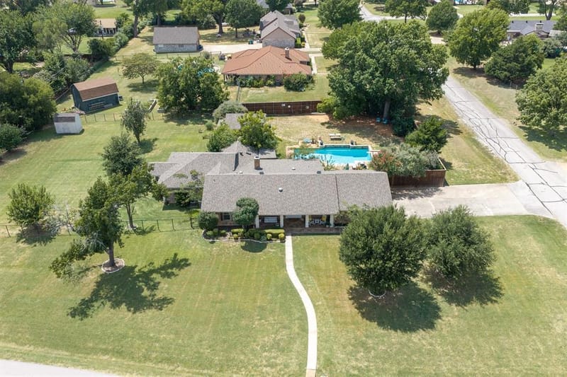 301 Meadow Knoll Drive, Double Oak TX 75077