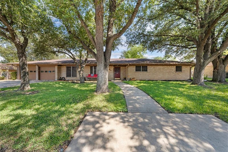 311 S College Avenue, Troy TX 76579