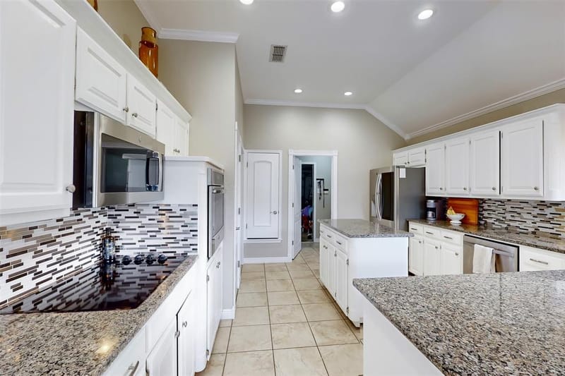 432 Shelby Drive, Burleson TX 76028 - Photo 10