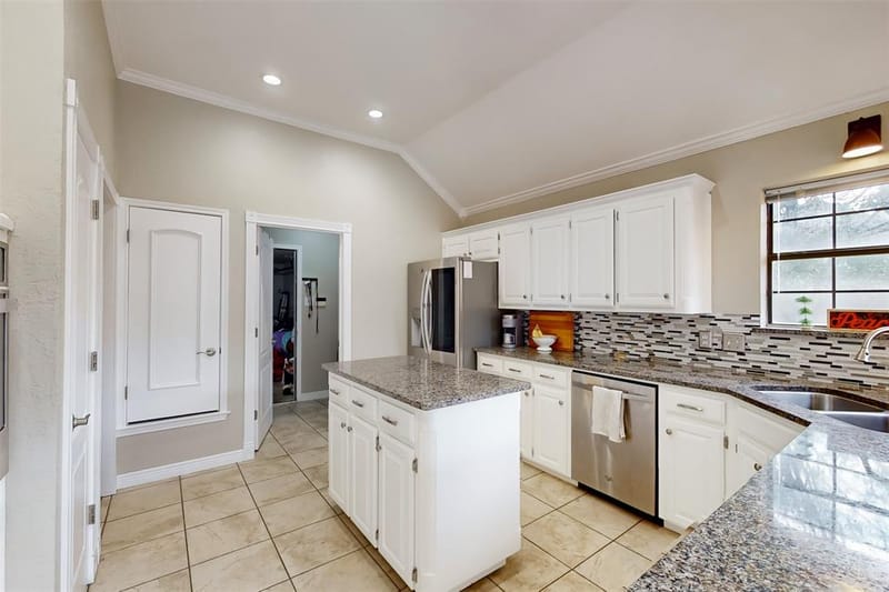 432 Shelby Drive, Burleson TX 76028 - Photo 11