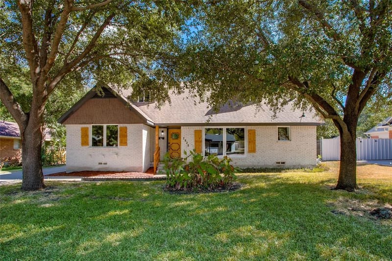 2828 Larkspur Lane, Dallas TX 75233