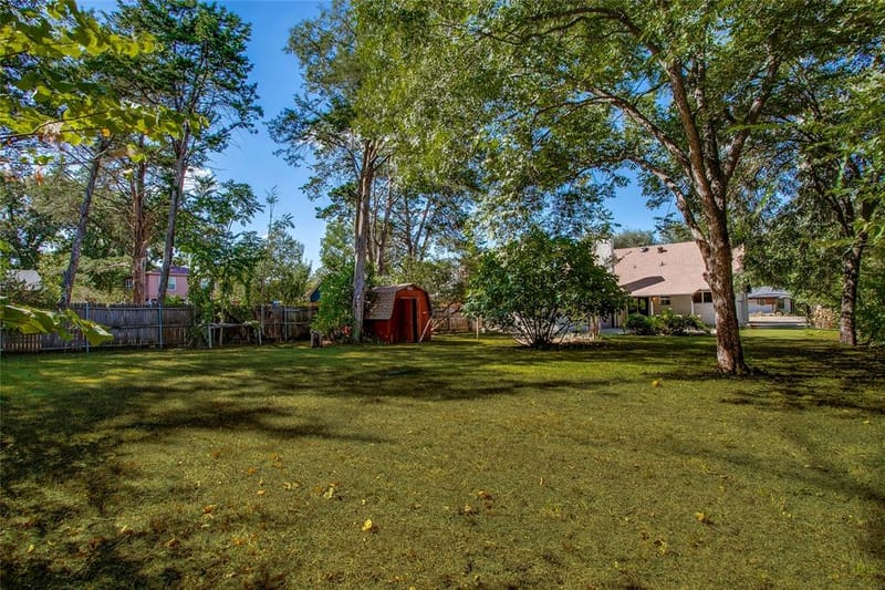 2828 Larkspur Lane, Dallas TX 75233 - Photo 9