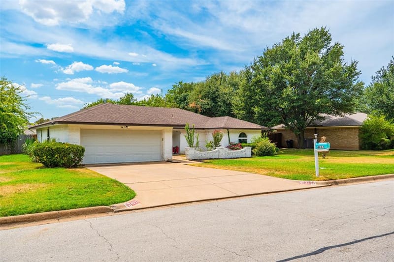 4633 Saldana Drive, Fort Worth TX 76133 - Photo 4