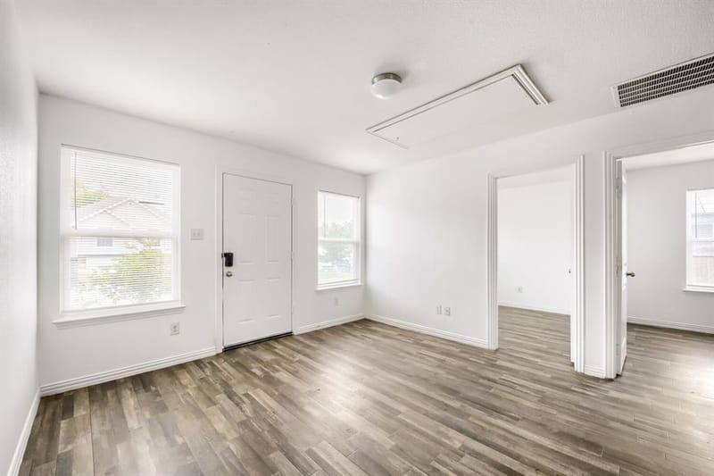 1216 E Powell Avenue, Fort Worth TX 76104 - Photo 6