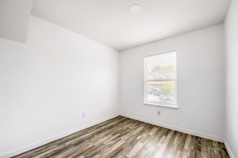 1216 E Powell Avenue, Fort Worth TX 76104 - Photo 9