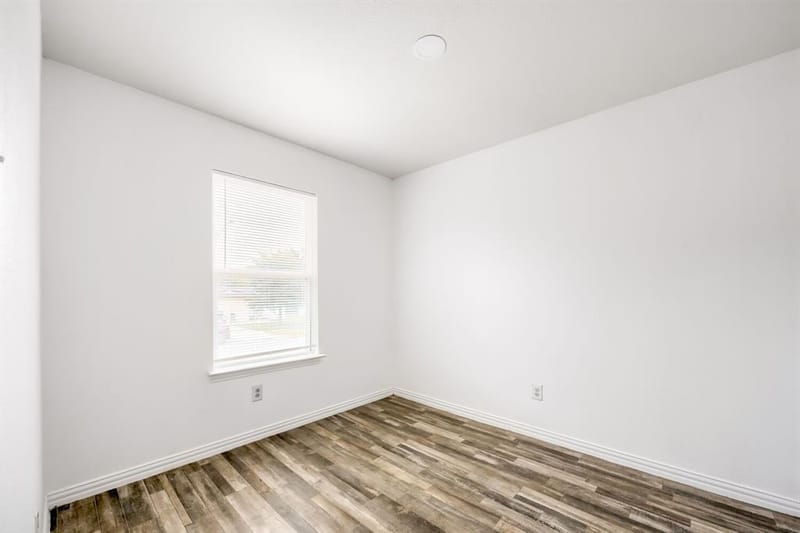 1216 E Powell Avenue, Fort Worth TX 76104 - Photo 10