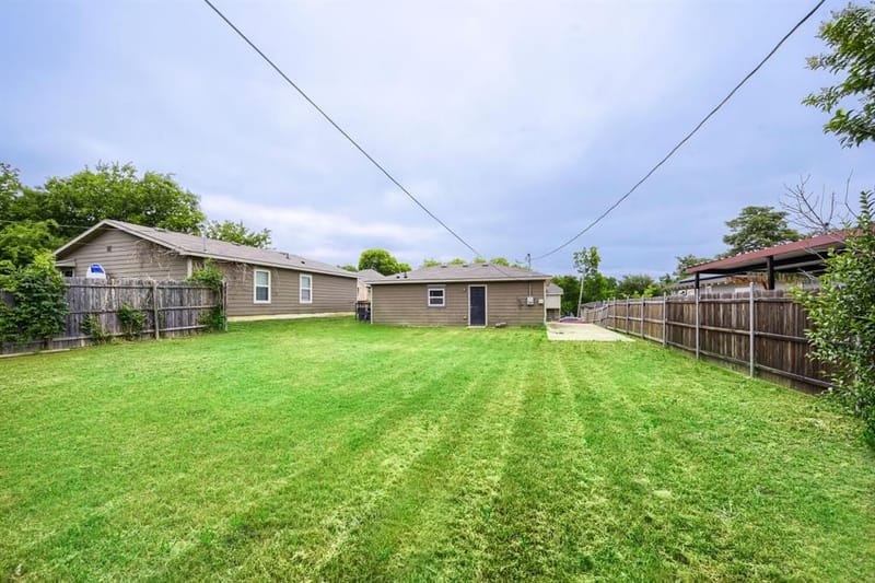 1216 E Powell Avenue, Fort Worth TX 76104 - Photo 14
