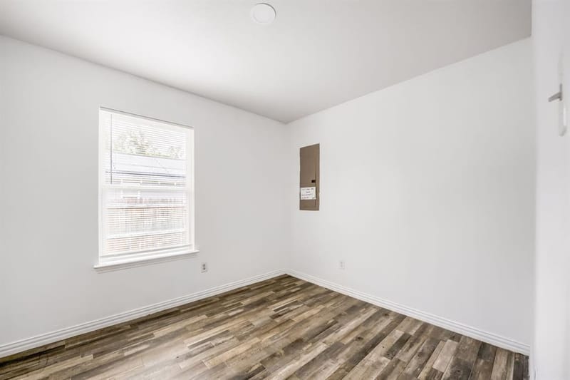 1216 E Powell Avenue, Fort Worth TX 76104 - Photo 11