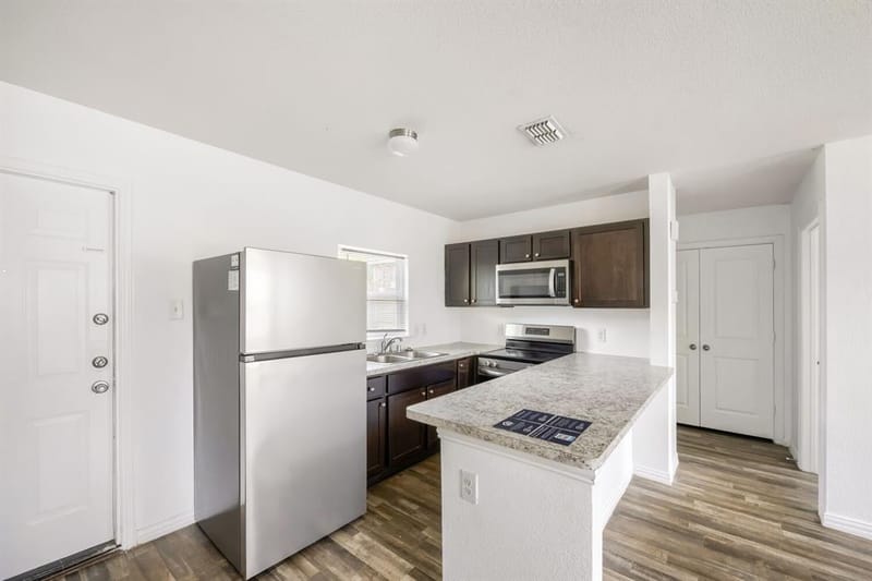1216 E Powell Avenue, Fort Worth TX 76104 - Photo 8