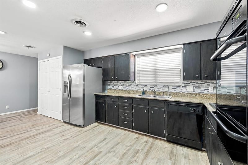 810 Arthur Drive, Arlington TX 76013 - Photo 9