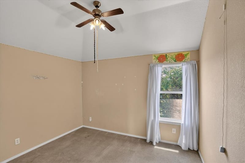 8646 Granville Drive, Dallas TX 75249 - Photo 33
