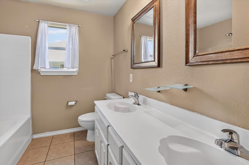8646 Granville Drive, Dallas TX 75249 - Photo 29