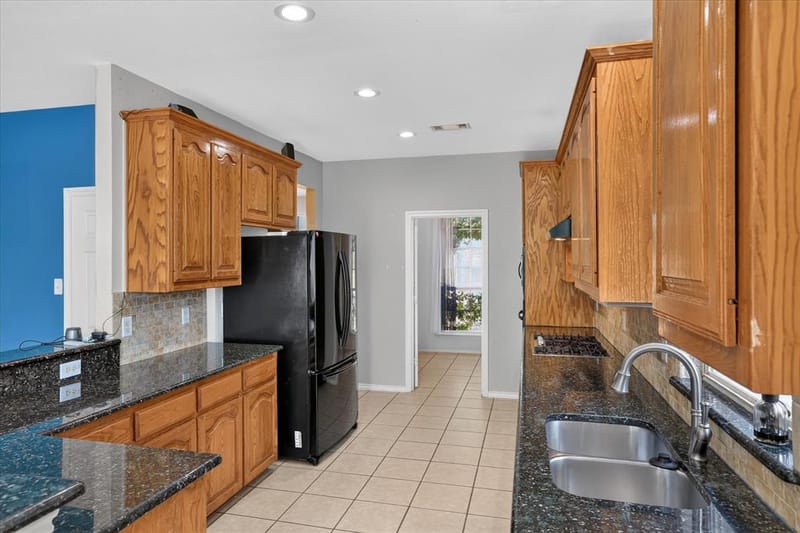 8646 Granville Drive, Dallas TX 75249 - Photo 8