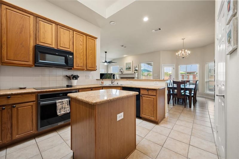 8821 Mallory Court, Waxahachie TX 76065 - Photo 9