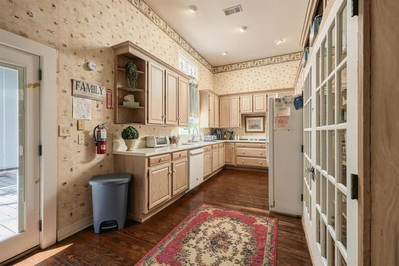 605 S Bond Street, Whitewright TX 75491 - Photo 13
