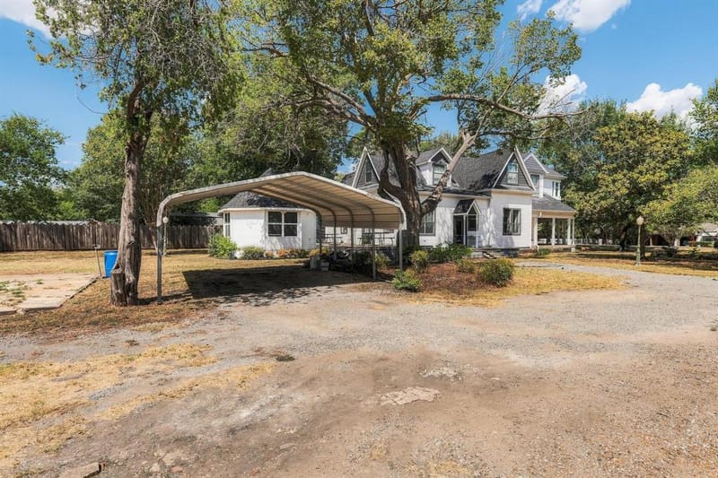 605 S Bond Street, Whitewright TX 75491 - Photo 36