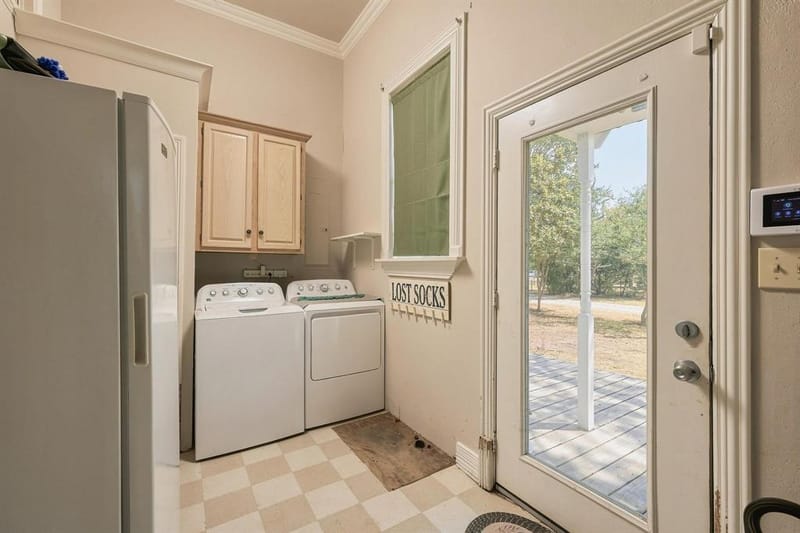 605 S Bond Street, Whitewright TX 75491 - Photo 32