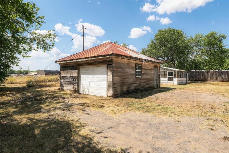 605 S Bond Street, Whitewright TX 75491 - Photo 37
