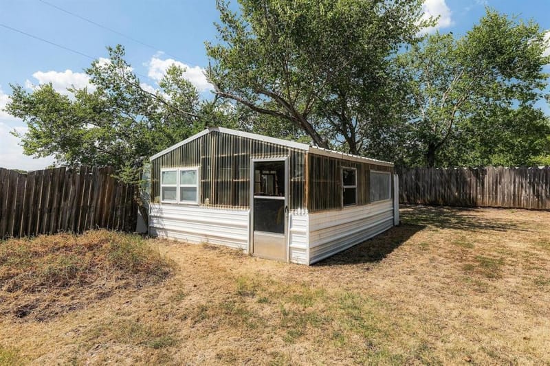 605 S Bond Street, Whitewright TX 75491 - Photo 39