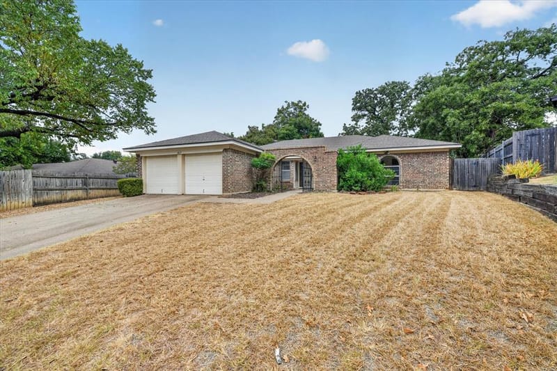 1617 Bent Oak Drive, Bedford TX 76021