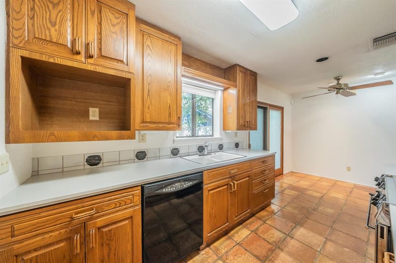 3014 Friendswood Drive, Arlington TX 76013 - Photo 6