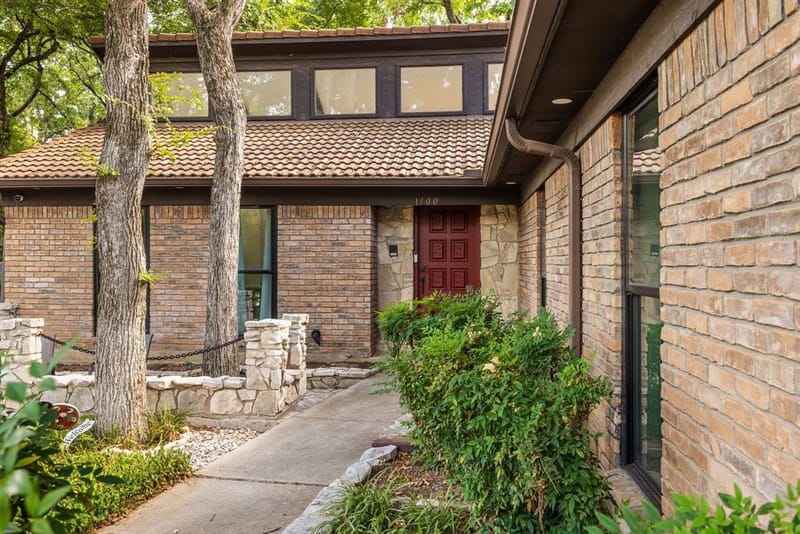 1100 Wayland Drive, Arlington TX 76012 - Photo 3