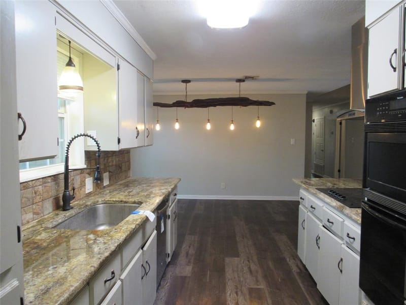 208 Opal Street, Hewitt TX 76643 - Photo 8
