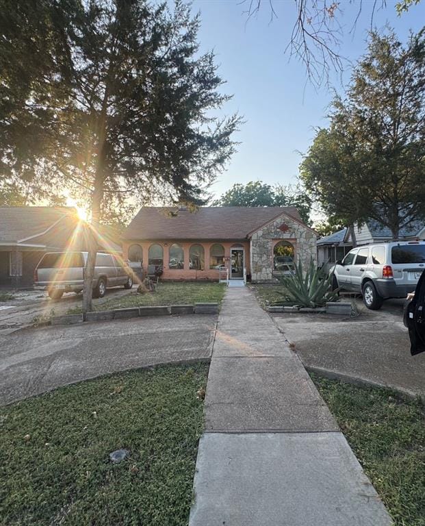 2403 Langdon Avenue, Dallas TX 75235 - Photo 2