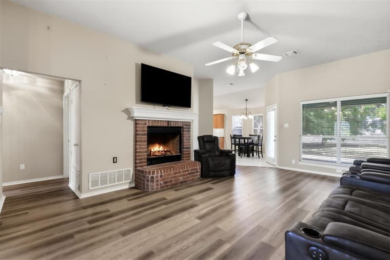 1507 Saddle Creek Court, Granbury TX 76048 - Photo 6